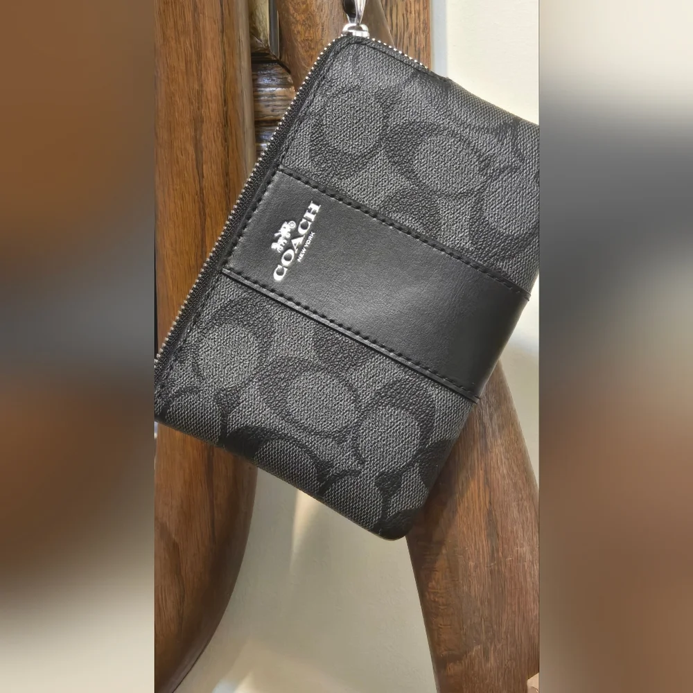 Coach Corner Zip Wristlet in Signature Canvas Black - Picture 1 of 4